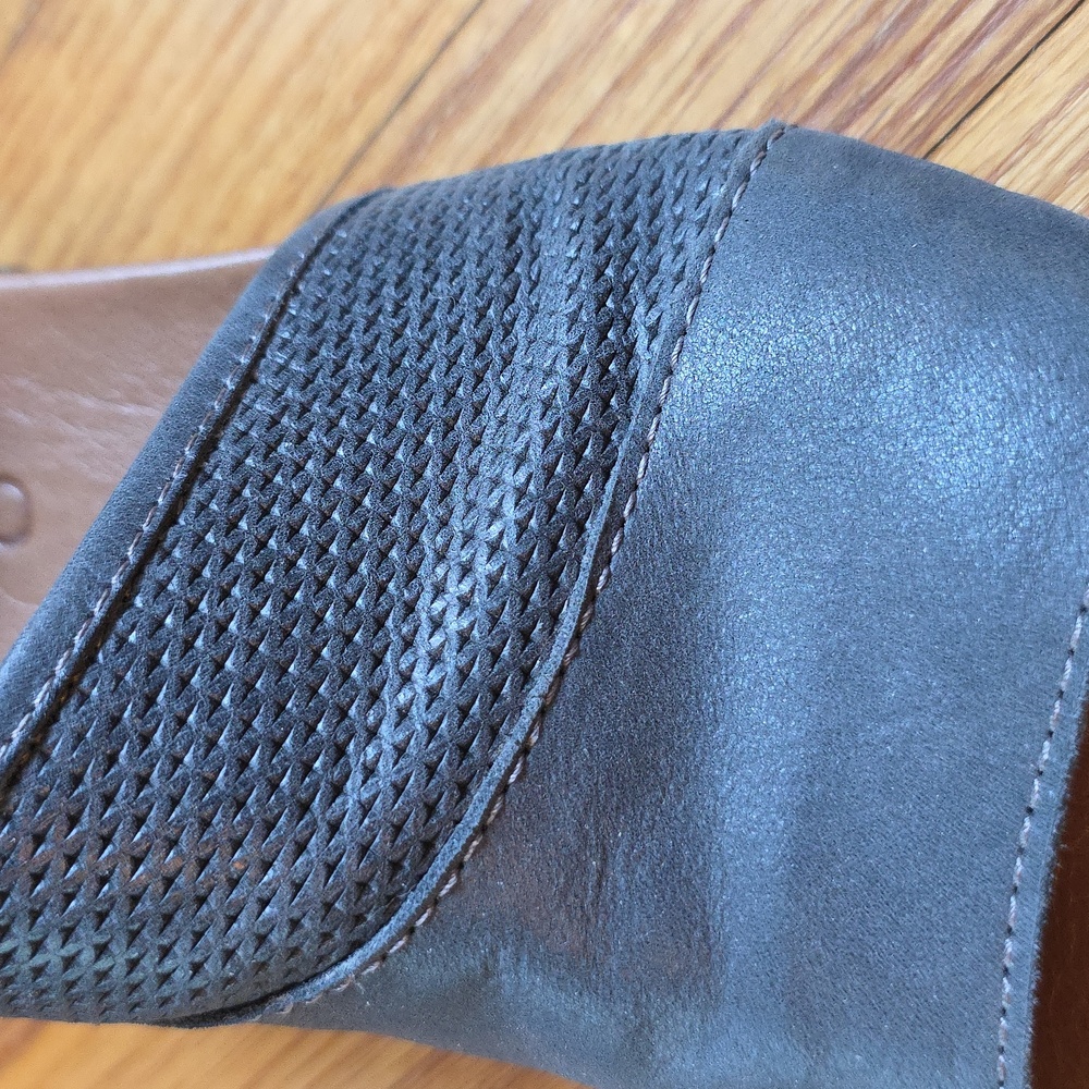 Bueno Blue Leather Sandals with Asymmetric, Open-Toe Design - Picture 4 of 8